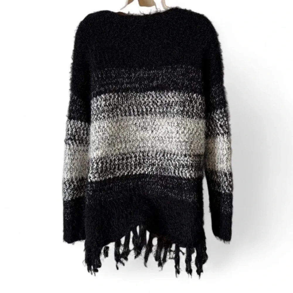 Black and White Striped Fuzzy Sweater‎